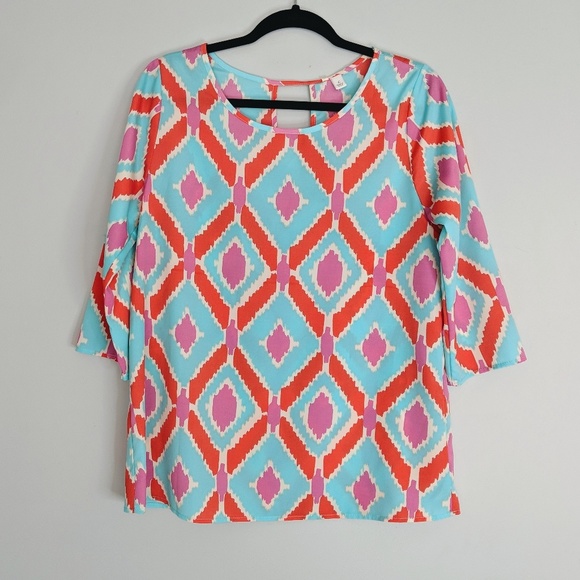 Francesca's Collections Tops - Francesca's 🔹 Feather Light Blouse